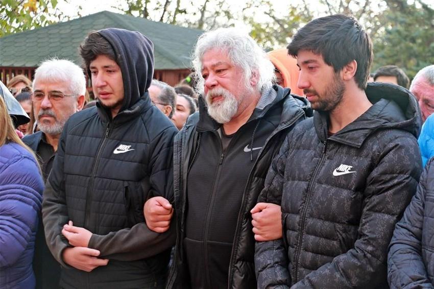 Balkondan düşerek ölen profesöre acı veda!