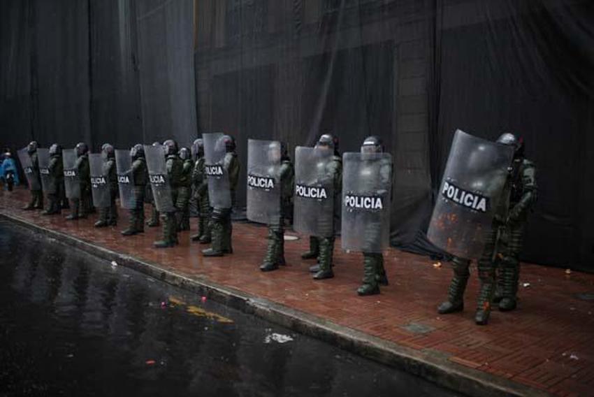 Ülke yangın yerine döndü! Ivan Duque harekete geçti