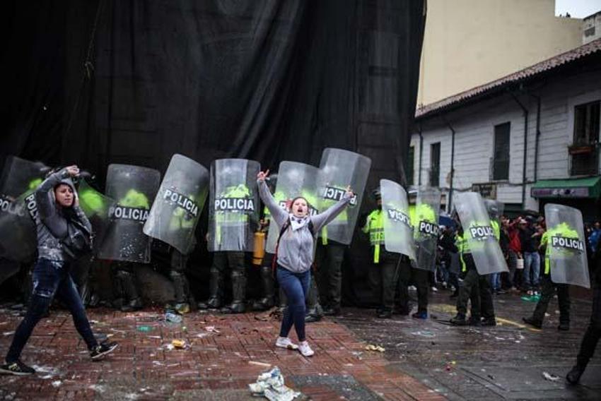 Ülke yangın yerine döndü! Ivan Duque harekete geçti