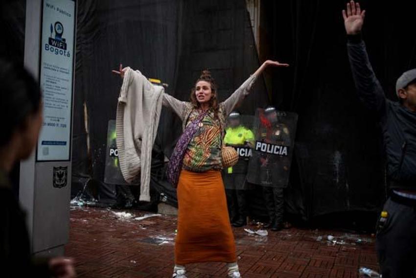 Ülke yangın yerine döndü! Ivan Duque harekete geçti