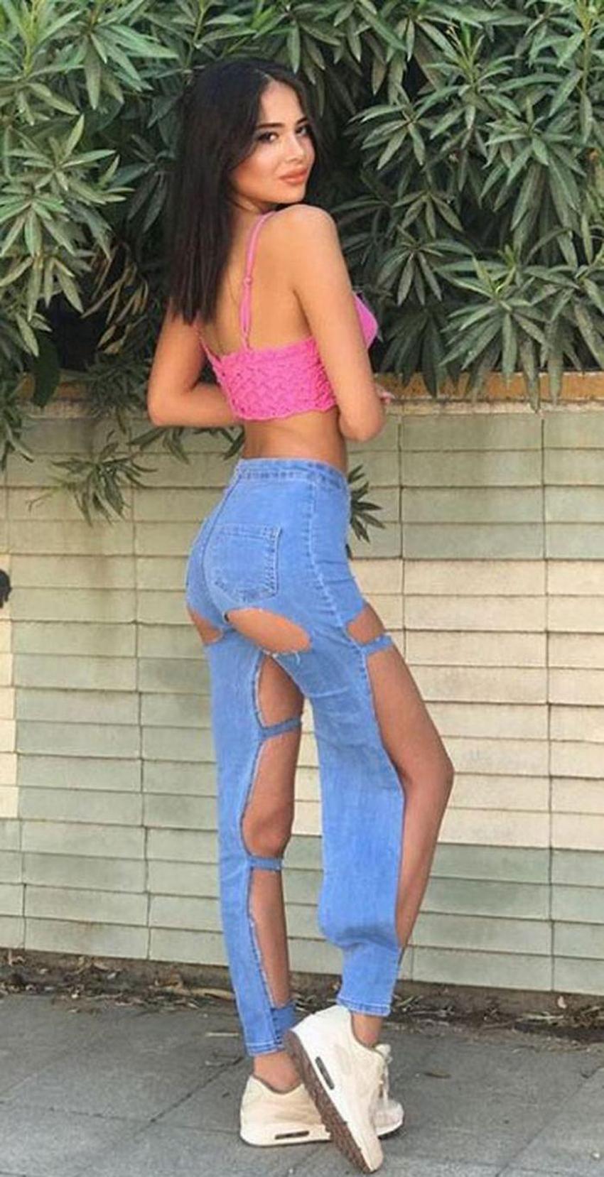 Merve Taşkın, Twitter'dan üstsüz pozlarını paylaştı