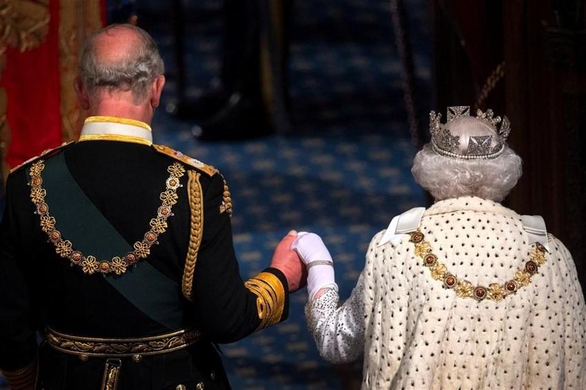 Kraliçe Elizabeth tahtı bırakıyor