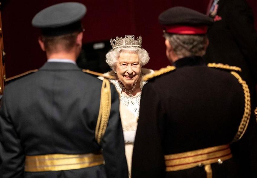 Kraliçe Elizabeth tahtı bırakıyor