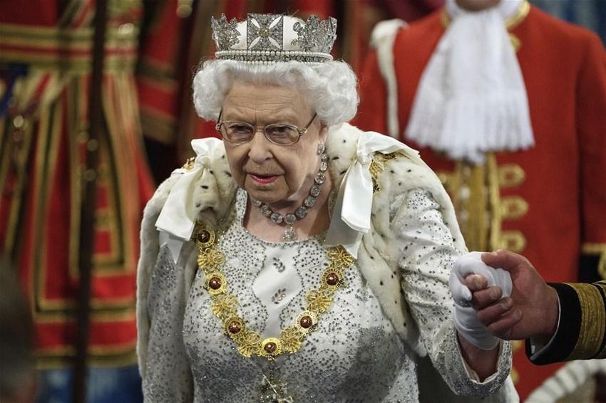 Kraliçe Elizabeth tahtı bırakıyor