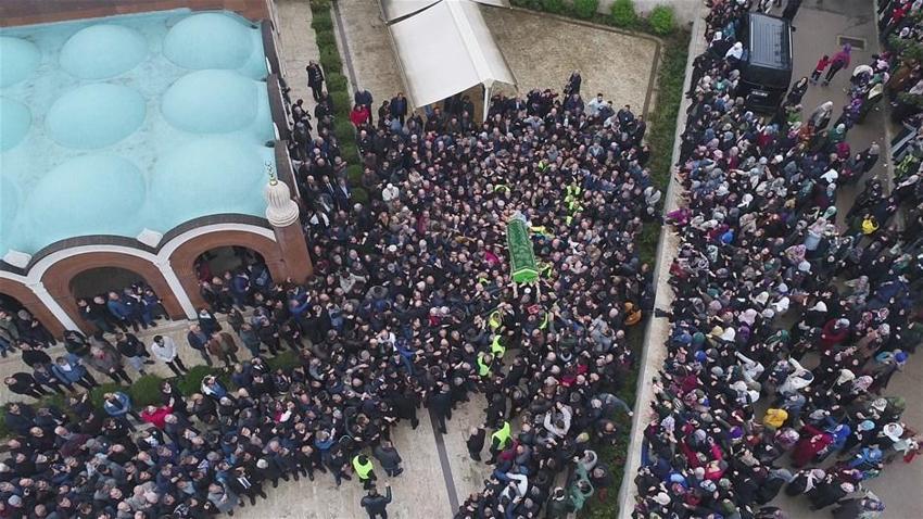 "Sahte Peygamber'in cenazesi" tartışması sürüyor!