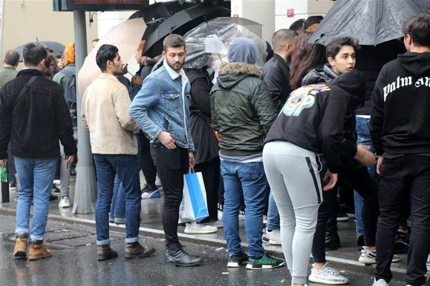İndirimi kapmak için hücum ettiler