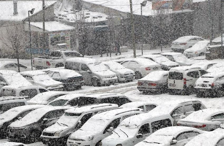 Van'da kar hayatı felç etti! 33 yerleşim ulaşıma kapandı