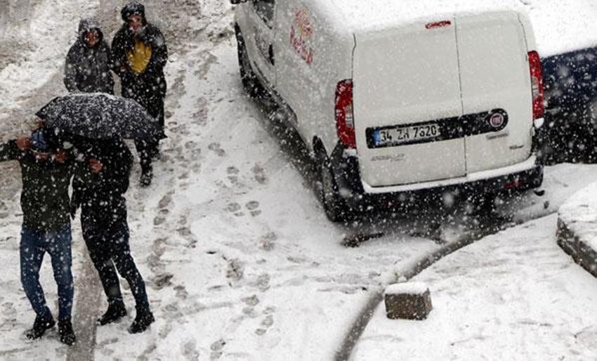 Van'da kar hayatı felç etti! 33 yerleşim ulaşıma kapandı