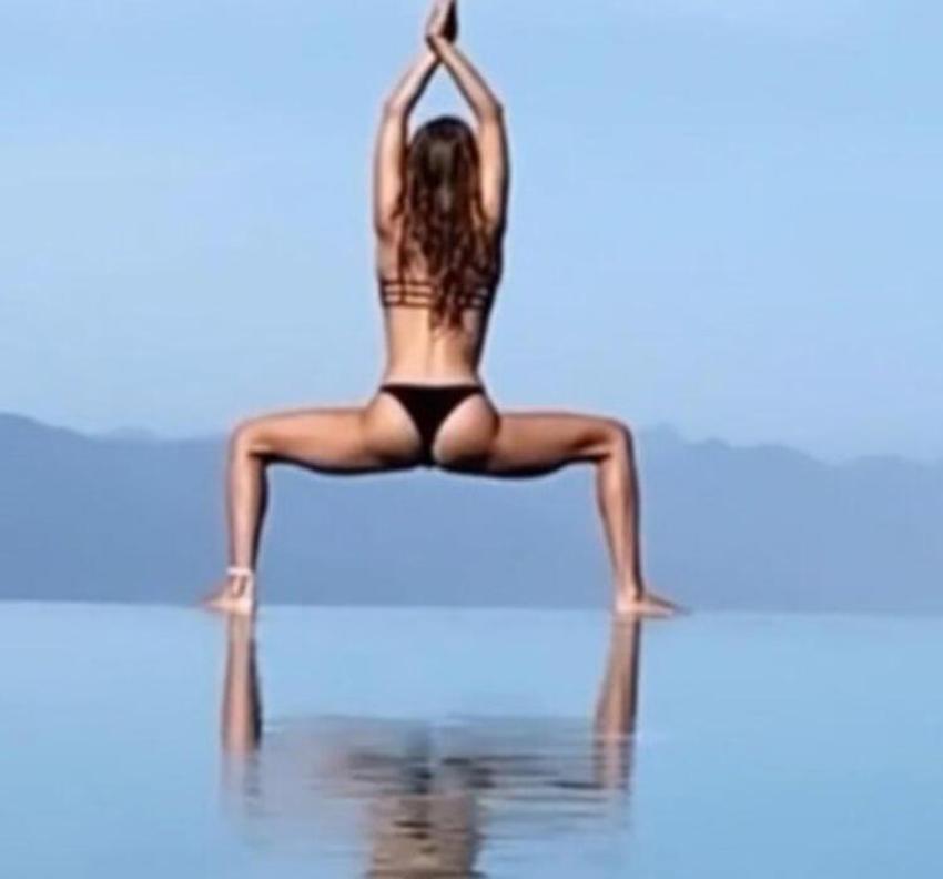 Eliz Sakuçoğlu o anları paylaştı! Bikiniyle...