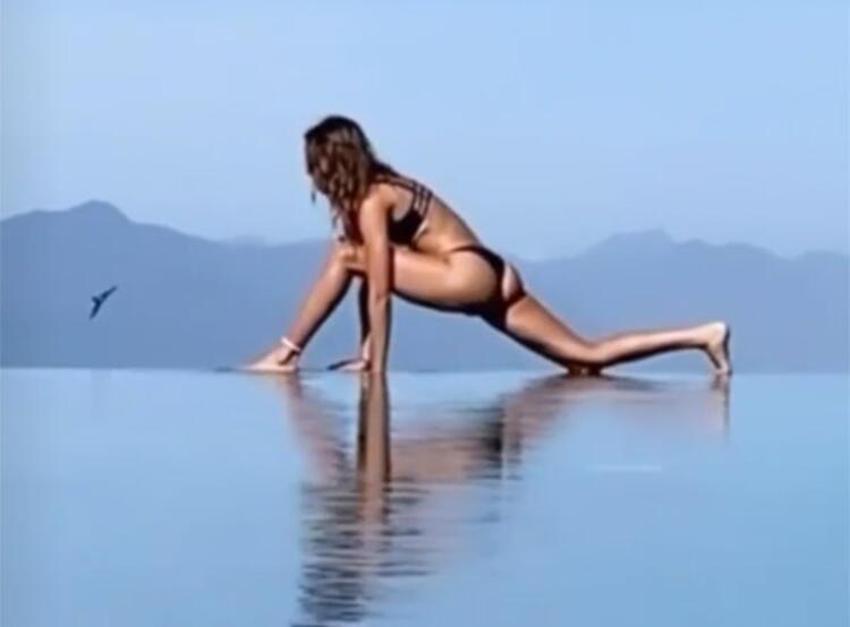 Eliz Sakuçoğlu o anları paylaştı! Bikiniyle...