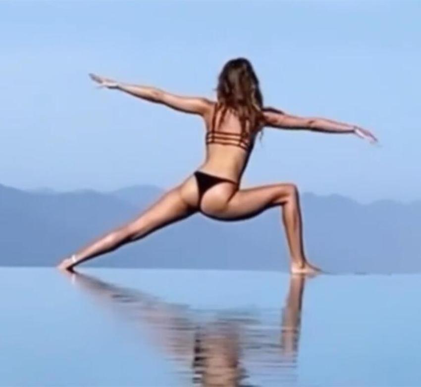 Eliz Sakuçoğlu o anları paylaştı! Bikiniyle...
