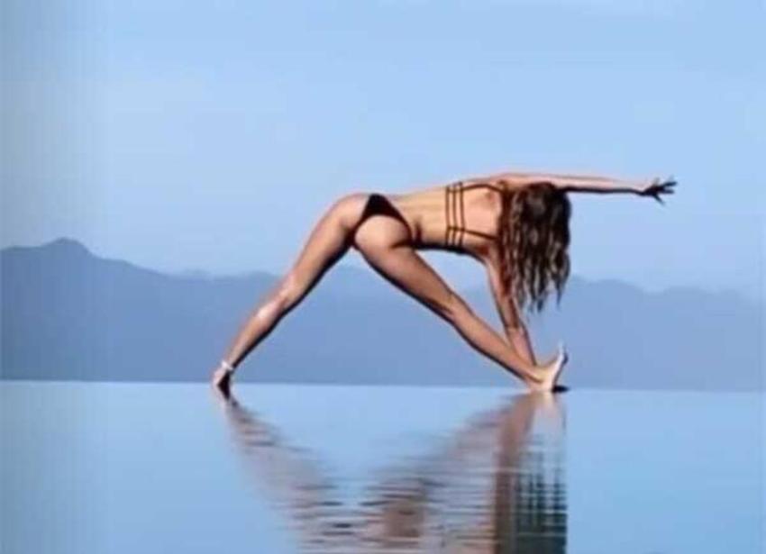 Eliz Sakuçoğlu o anları paylaştı! Bikiniyle...