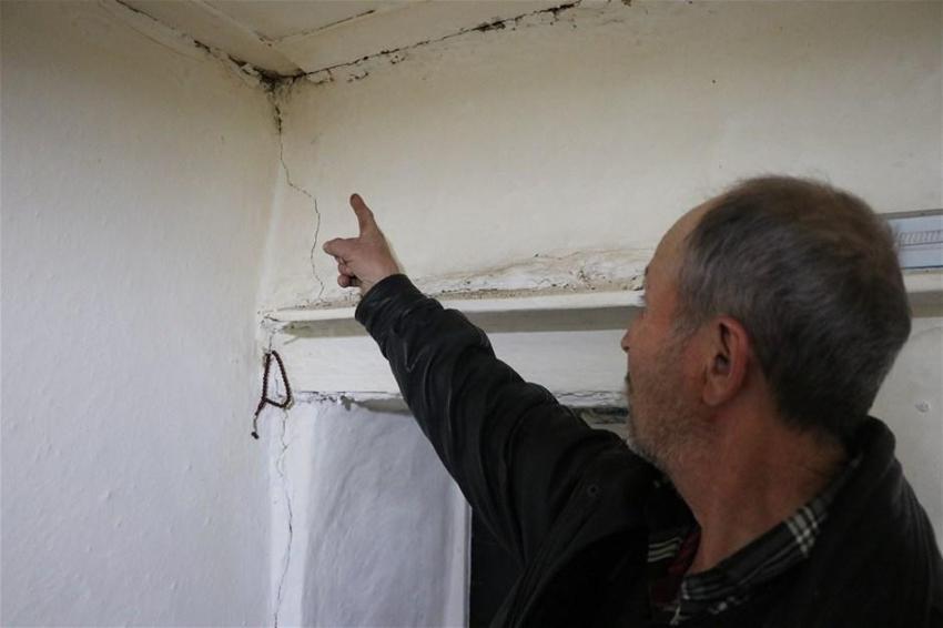 Depremin merkezinde vatandaşlar sokakta akın etti