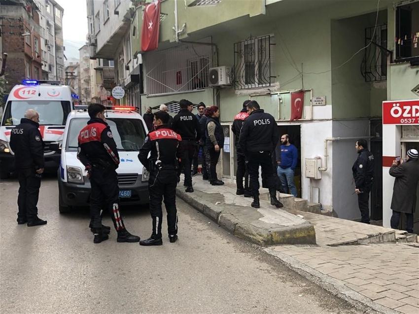 Evli kadının kapısına dayanan adama meydan dayağı!
