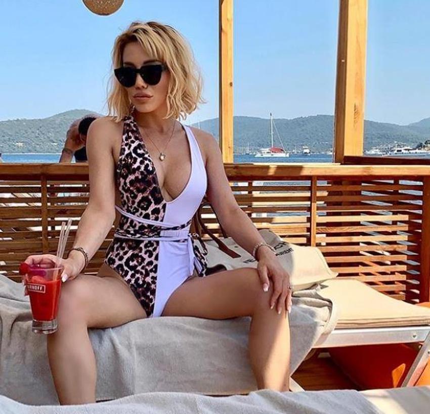 Kış ortasında bikinili poz! 'Ciciş' Esra Ersoy...