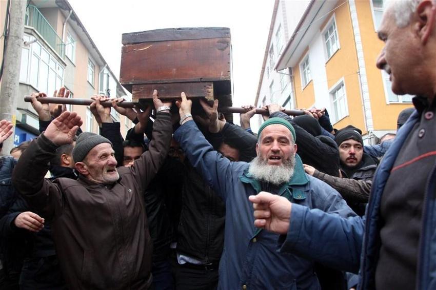 103 yaşında ölen emekli imam Yusuf Şengönül'un cenazesine binlerce kişi katıldı