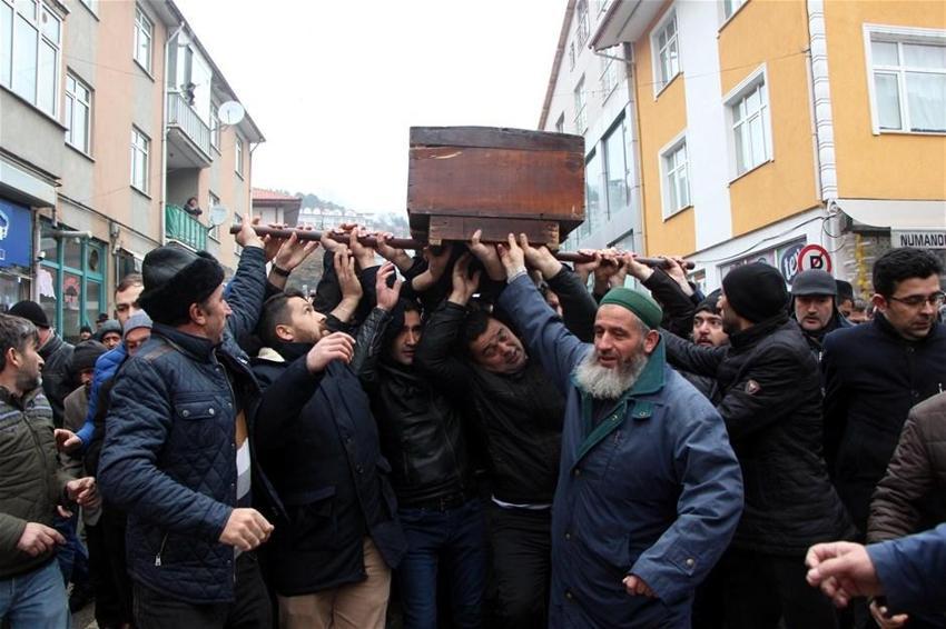 103 yaşında ölen emekli imam Yusuf Şengönül'un cenazesine binlerce kişi katıldı