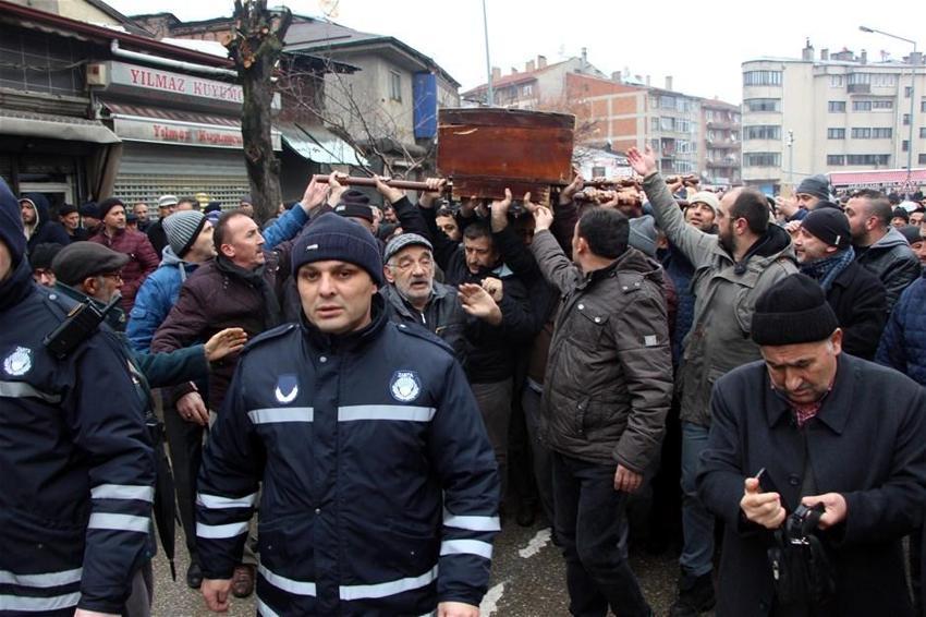 103 yaşında ölen emekli imam Yusuf Şengönül'un cenazesine binlerce kişi katıldı