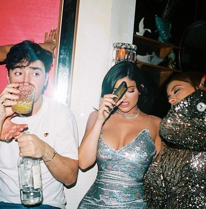 Kylie fena dağıttı! Alkolü fazla kaçırınca...