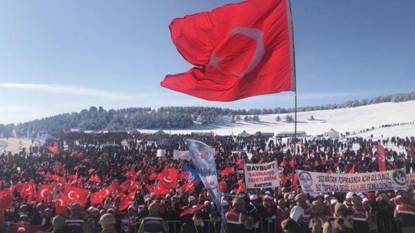 Sarıkamış şehitleri için 20 bin kişi karda yürüdü