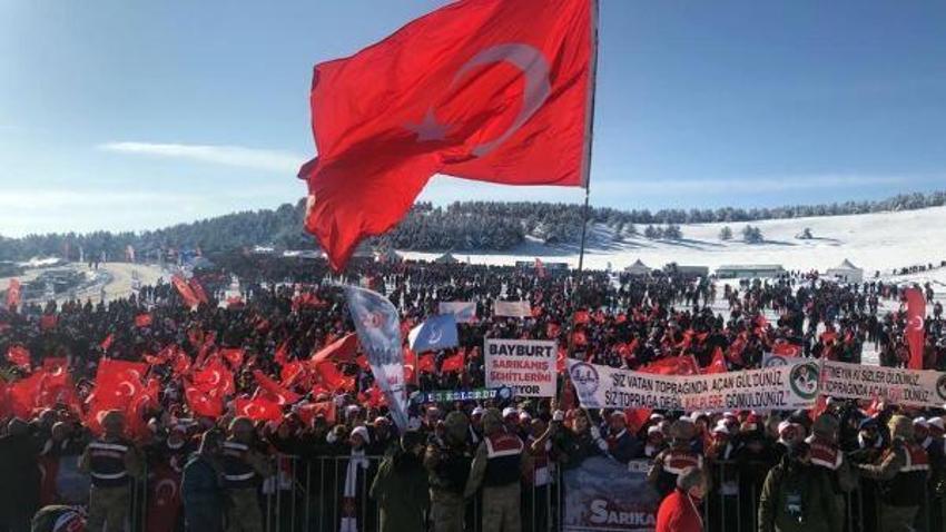 Sarıkamış şehitleri için 20 bin kişi karda yürüdü