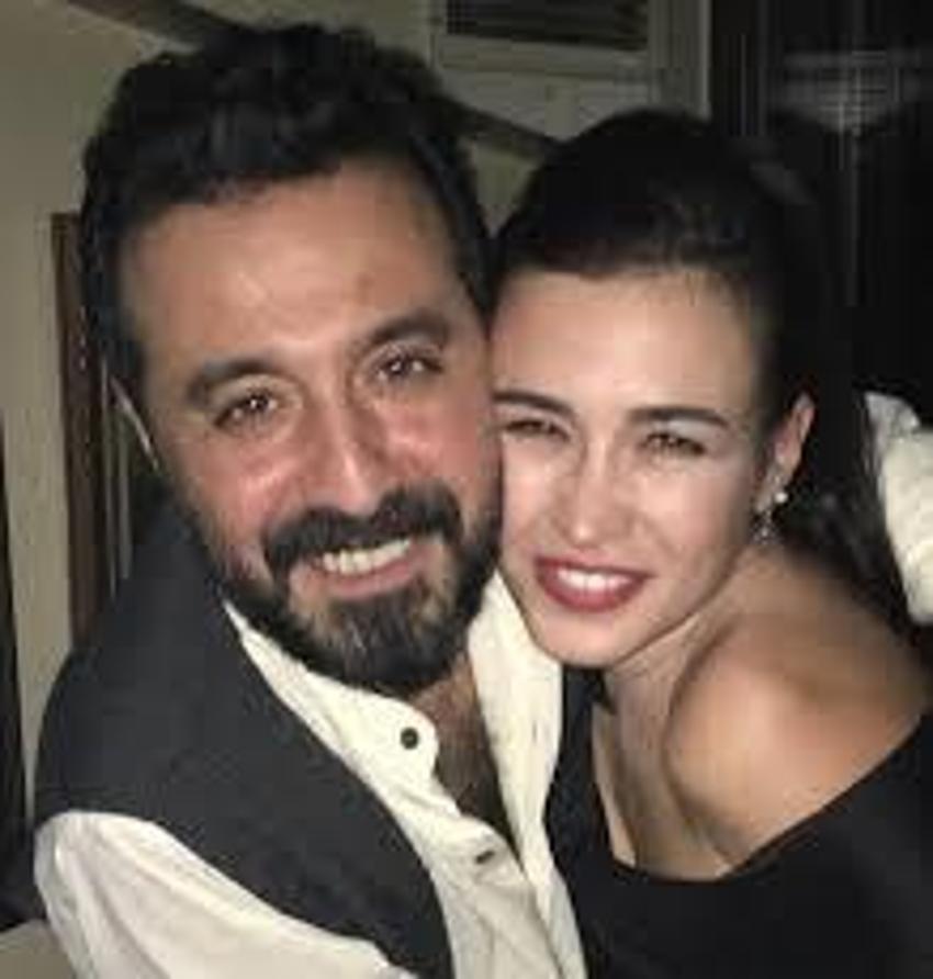 Mustafa Üstündağ ile Ecem Özkaya boşandı!