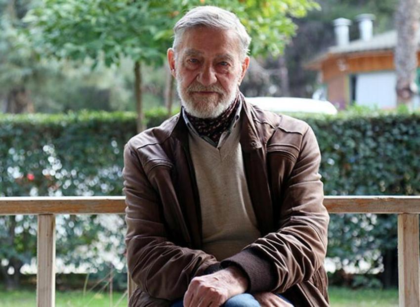 Ahmet Mekin hastanedeki eşini yalnız bırakmıyor