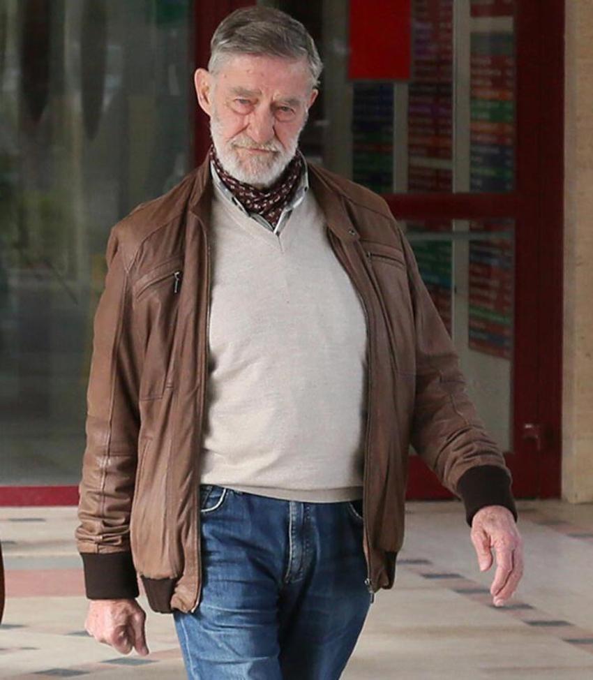 Ahmet Mekin hastanedeki eşini yalnız bırakmıyor