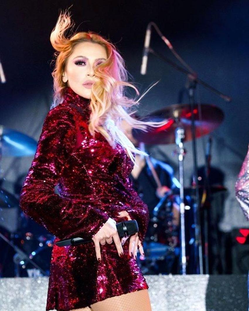 Ne yaptın Hadise! Instagram'da kalçasını gösterdi...
