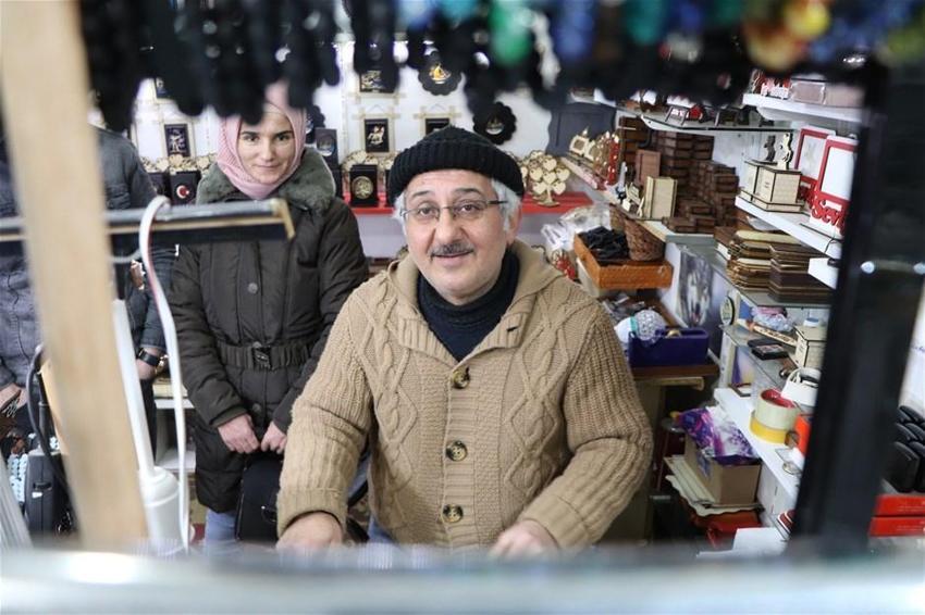 Atık şişeleri dönüştürerek dünyaya pazarlıyor