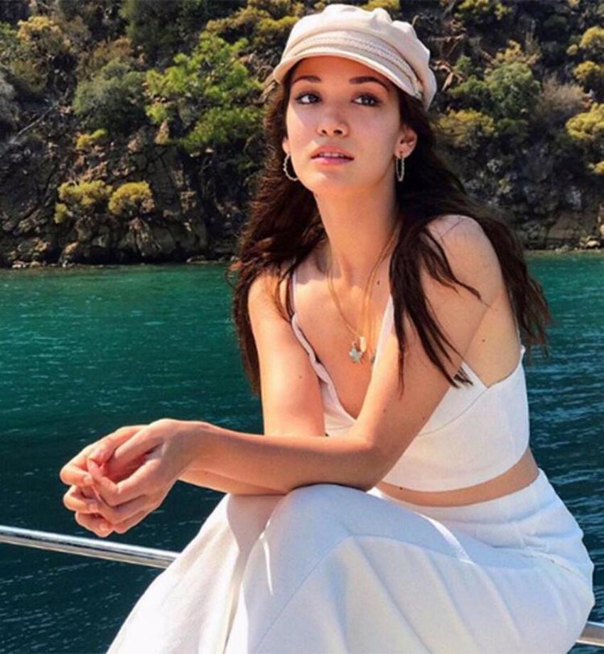 Çukur'un yıldız oyuncuları el ele görüntülendi!