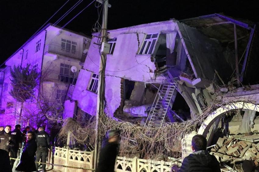 Elazığ'da deprem! Çok sayıda ölü ve yaralı var, Hatun Teyze de kurtarıldı...
