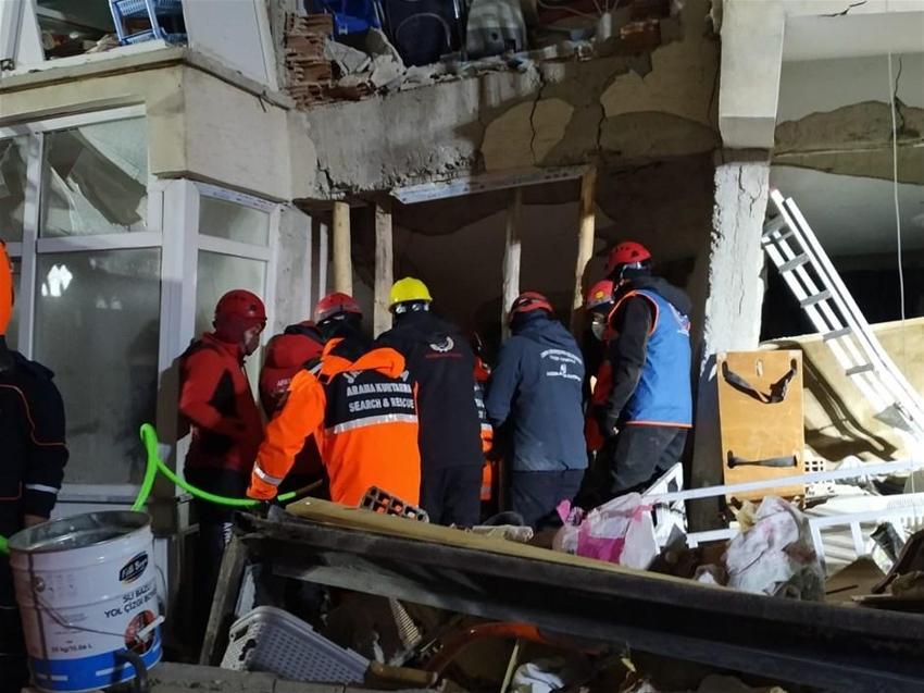 Elazığ'da deprem! Çok sayıda ölü ve yaralı var, Hatun Teyze de kurtarıldı...