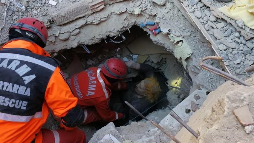 Elazığ'da deprem! Çok sayıda ölü ve yaralı var, Hatun Teyze de kurtarıldı...