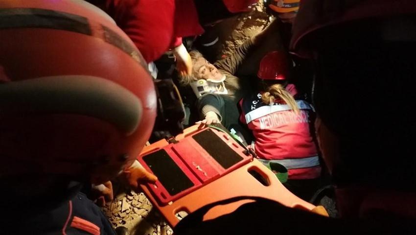 Elazığ'da deprem! Çok sayıda ölü ve yaralı var, Hatun Teyze de kurtarıldı...