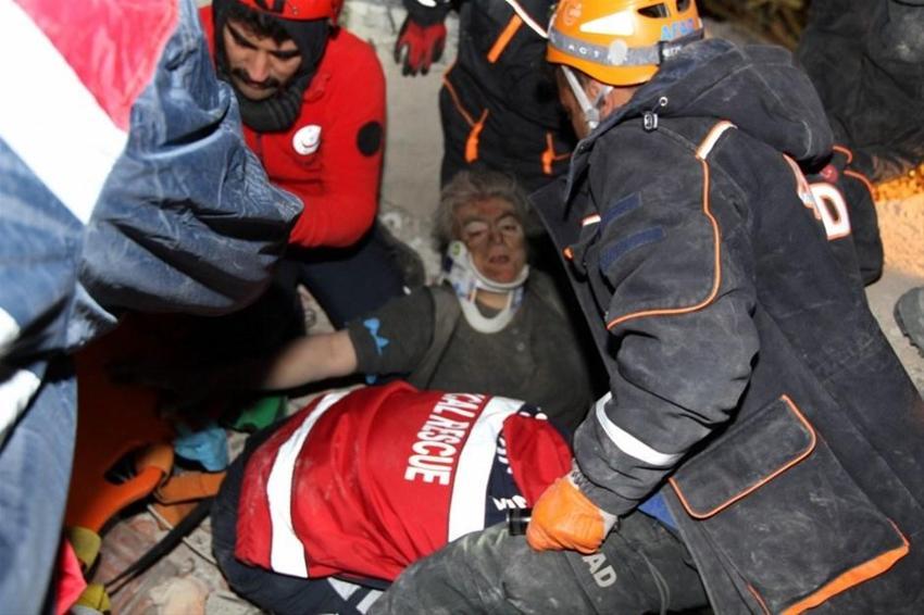 Elazığ'da deprem! Çok sayıda ölü ve yaralı var, Hatun Teyze de kurtarıldı...