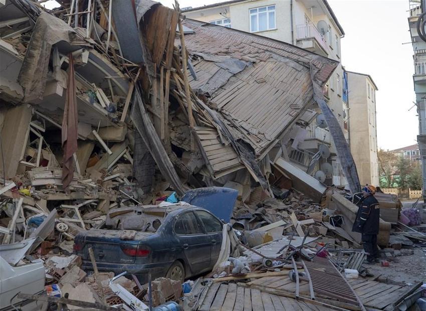 Elazığ'da deprem! Çok sayıda ölü ve yaralı var, Hatun Teyze de kurtarıldı...