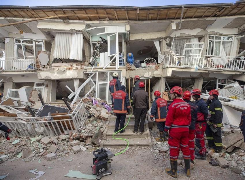 Elazığ'da deprem! Çok sayıda ölü ve yaralı var, Hatun Teyze de kurtarıldı...