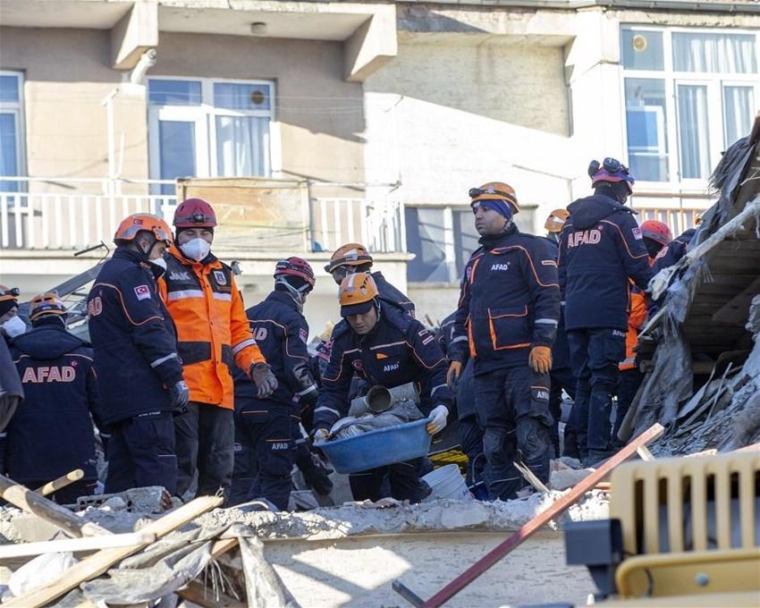 Elazığ'da deprem! Çok sayıda ölü ve yaralı var, Hatun Teyze de kurtarıldı...