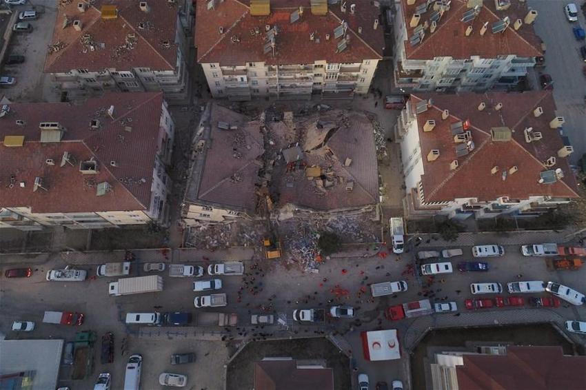 Elazığ'da deprem! Çok sayıda ölü ve yaralı var, Hatun Teyze de kurtarıldı...