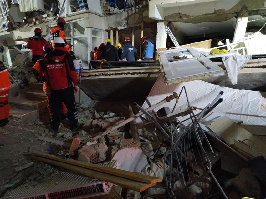 Elazığ'da deprem! Çok sayıda ölü ve yaralı var, Hatun Teyze de kurtarıldı...