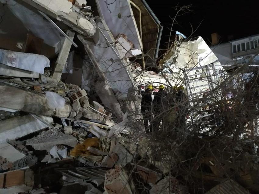 Elazığ'da deprem! Çok sayıda ölü ve yaralı var, Hatun Teyze de kurtarıldı...