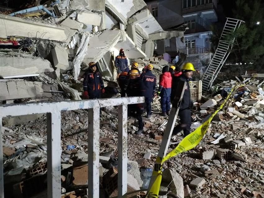 Elazığ'da deprem! Çok sayıda ölü ve yaralı var, Hatun Teyze de kurtarıldı...