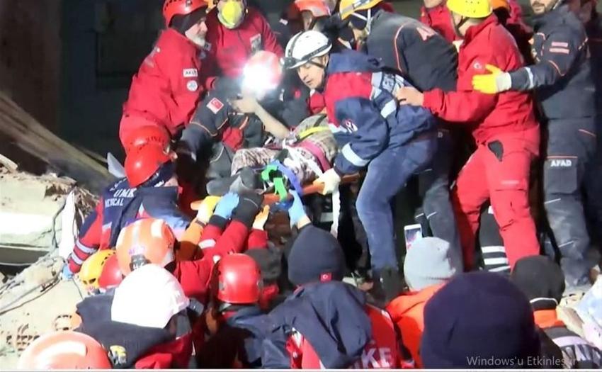 Elazığ'da deprem! Çok sayıda ölü ve yaralı var, Hatun Teyze de kurtarıldı...