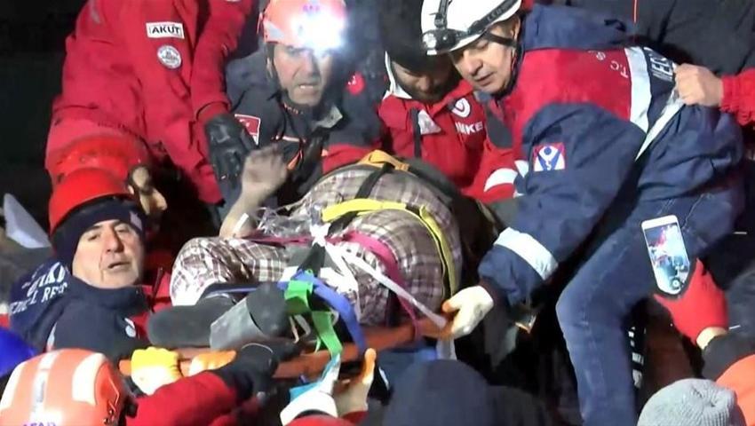 Elazığ'da deprem! Çok sayıda ölü ve yaralı var, Hatun Teyze de kurtarıldı...