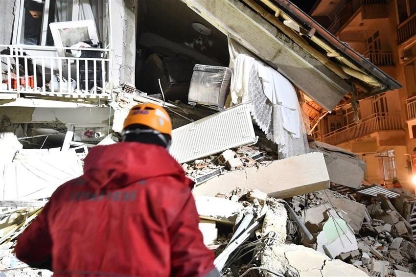 Elazığ'da deprem! Çok sayıda ölü ve yaralı var, Hatun Teyze de kurtarıldı...