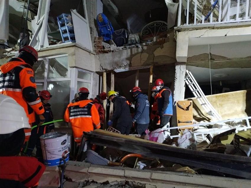 Elazığ'da deprem! Çok sayıda ölü ve yaralı var, Hatun Teyze de kurtarıldı...