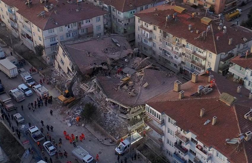 Elazığ'da deprem! Çok sayıda ölü ve yaralı var, Hatun Teyze de kurtarıldı...