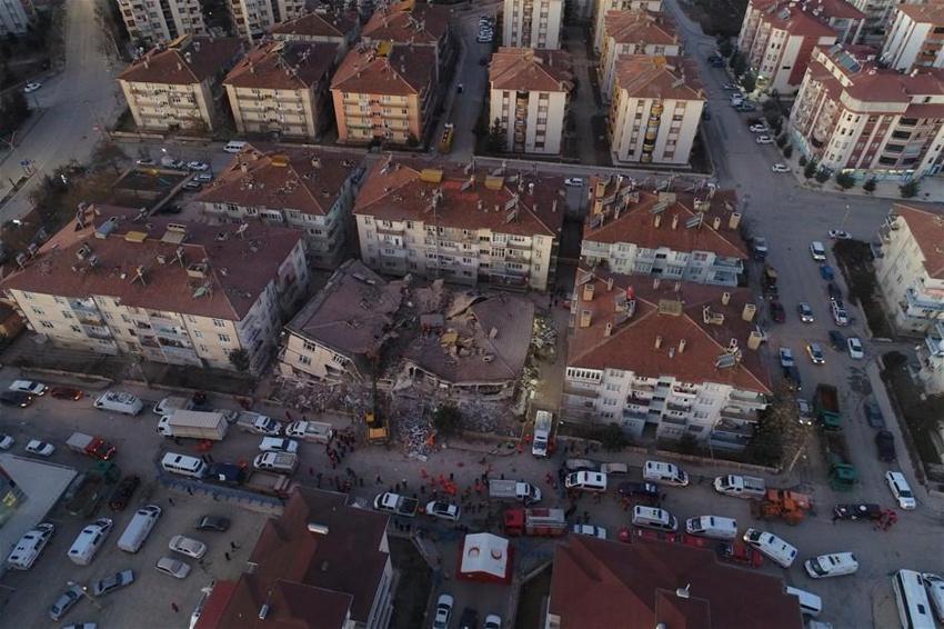 Elazığ'da deprem! Çok sayıda ölü ve yaralı var, Hatun Teyze de kurtarıldı...