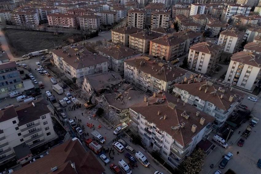 Elazığ'da deprem! Çok sayıda ölü ve yaralı var, Hatun Teyze de kurtarıldı...